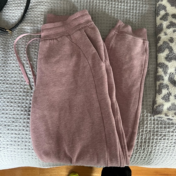 lululemon athletica Pants - Lululemon Scuba Jogger